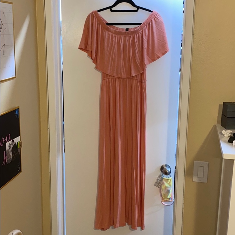 ⭐️ NWT ⭐️ Coral Off The Shoulder Maxi Dress - L